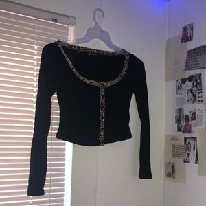 black cropped long sleeve with cheetah print